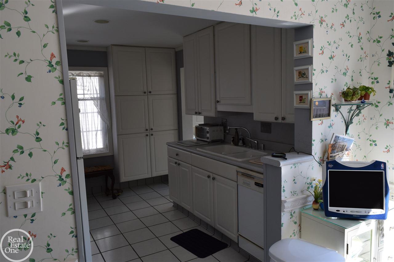 114 Muir Road Grosse Pointe Farms, MI 48236 - Photo 10 of 23