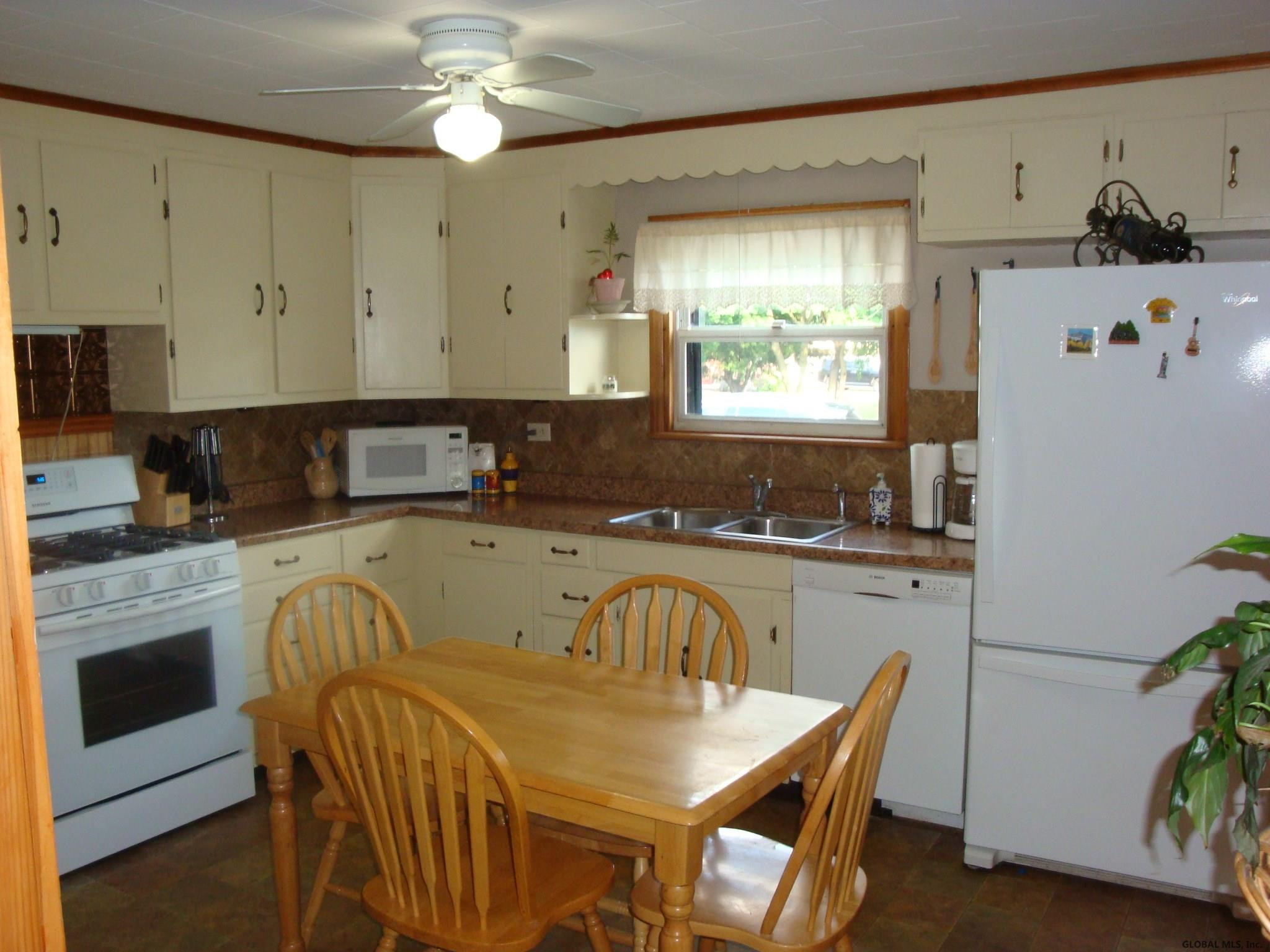 58 Princetown Road Rotterdam, NY 12306 - Photo 6 of 29 Photo 6