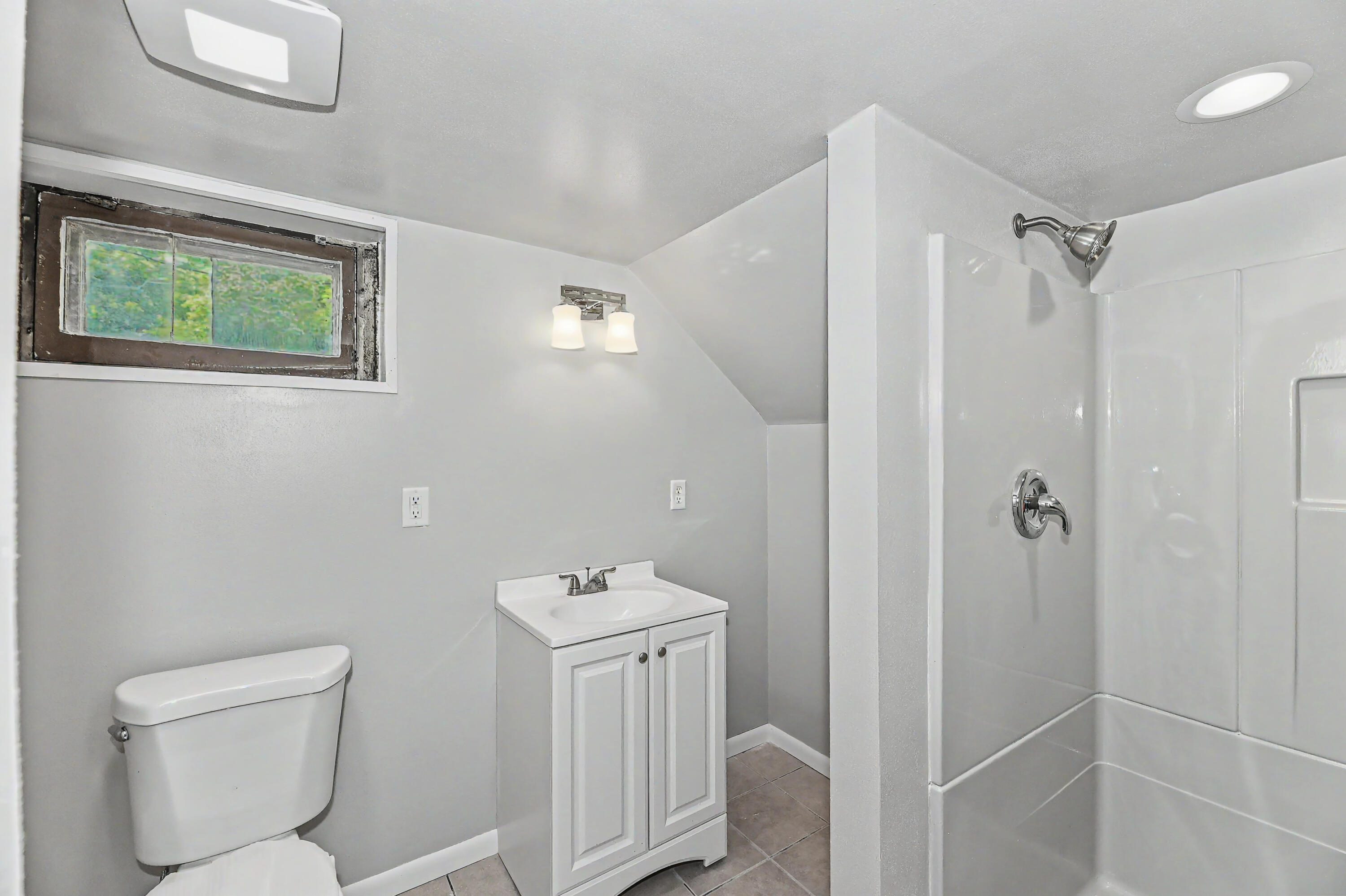 3400 8th Avenue Racine, WI 53402 - Photo 22 of 27 eigth-27