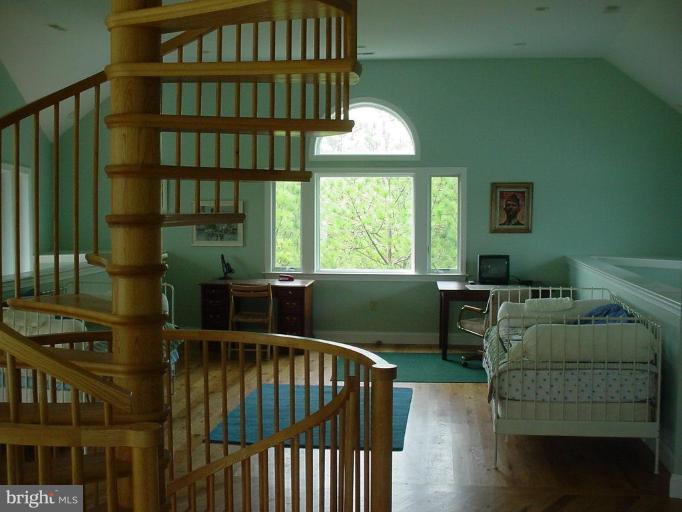 5419 Ragged Point Road Cambridge, MD 21613 - Photo 12 of 29 Staircase