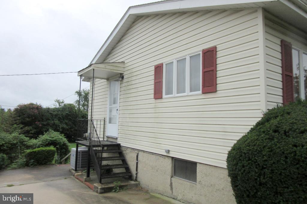 1311 Woodbridge Road Baltimore, MD 21228 - Photo 3 of 17 Gallery Image 3