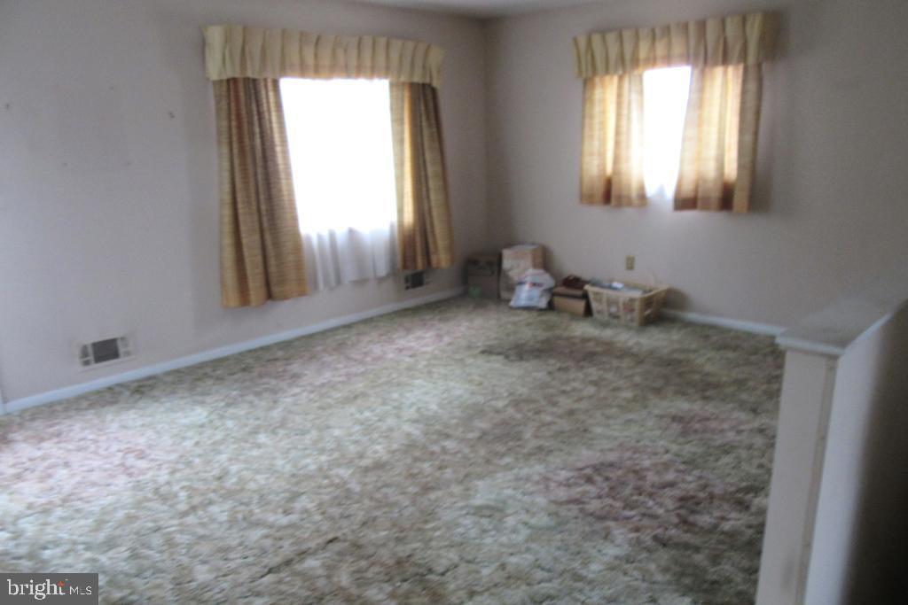 1311 Woodbridge Road Baltimore, MD 21228 - Photo 7 of 17 Gallery Image 7
