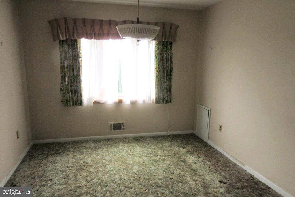 1311 Woodbridge Road Baltimore, MD 21228 - Photo 8 of 17 Gallery Image 8