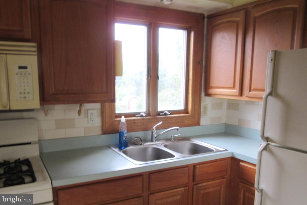 1311 Woodbridge Road Baltimore, MD 21228 - Photo 9 of 17 Gallery Image 9