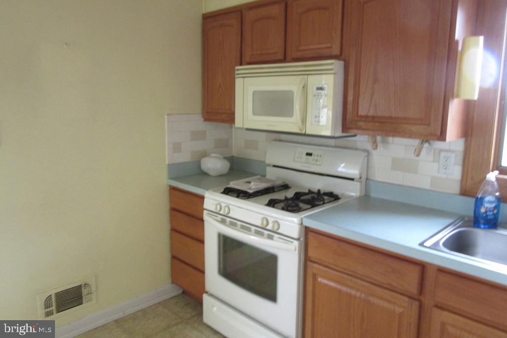 1311 Woodbridge Road Baltimore, MD 21228 - Photo 10 of 17 Gallery Image 10