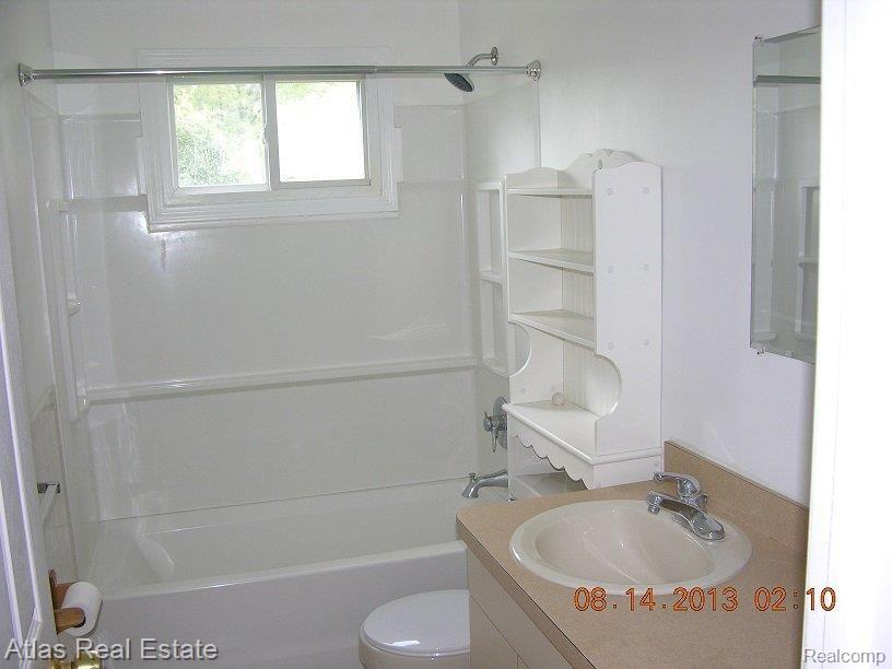 7212 Gale Road Grand Blanc, MI 48439 - Photo 9 of 10 DSCN8606.JPG