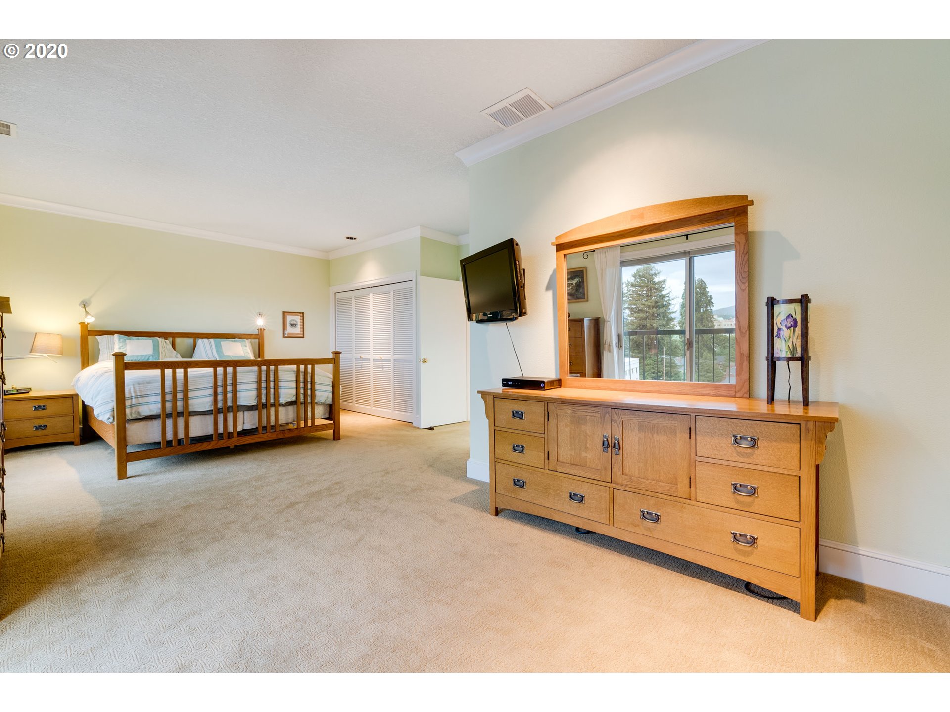 2387 Southwest Cedar Street Portland, OR 97205 - Photo 16 of 32 Gallery Image 16