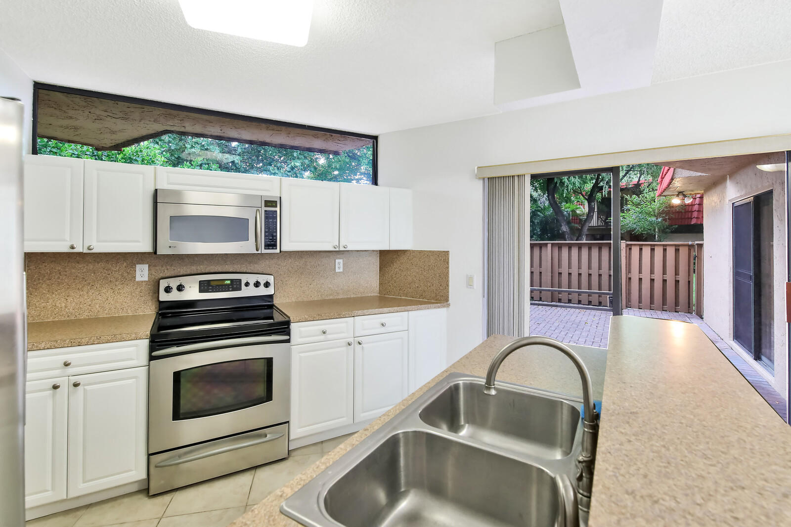 8075 Severn Drive, Unit C Boca Raton, FL 33433 - Photo 11 of 31 11_Image_11_mls