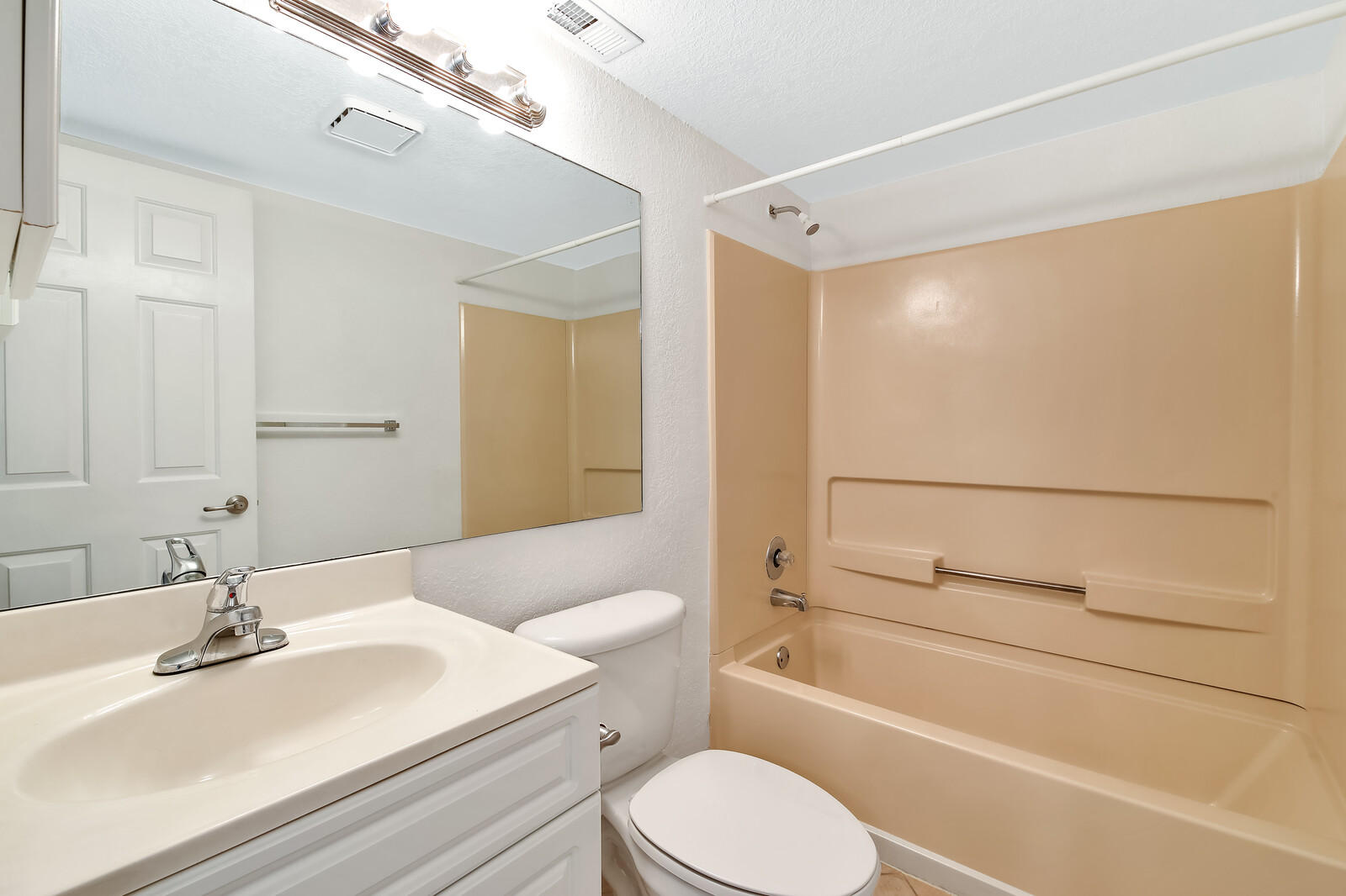 8075 Severn Drive, Unit C Boca Raton, FL 33433 - Photo 16 of 31 16_Image_16_mls