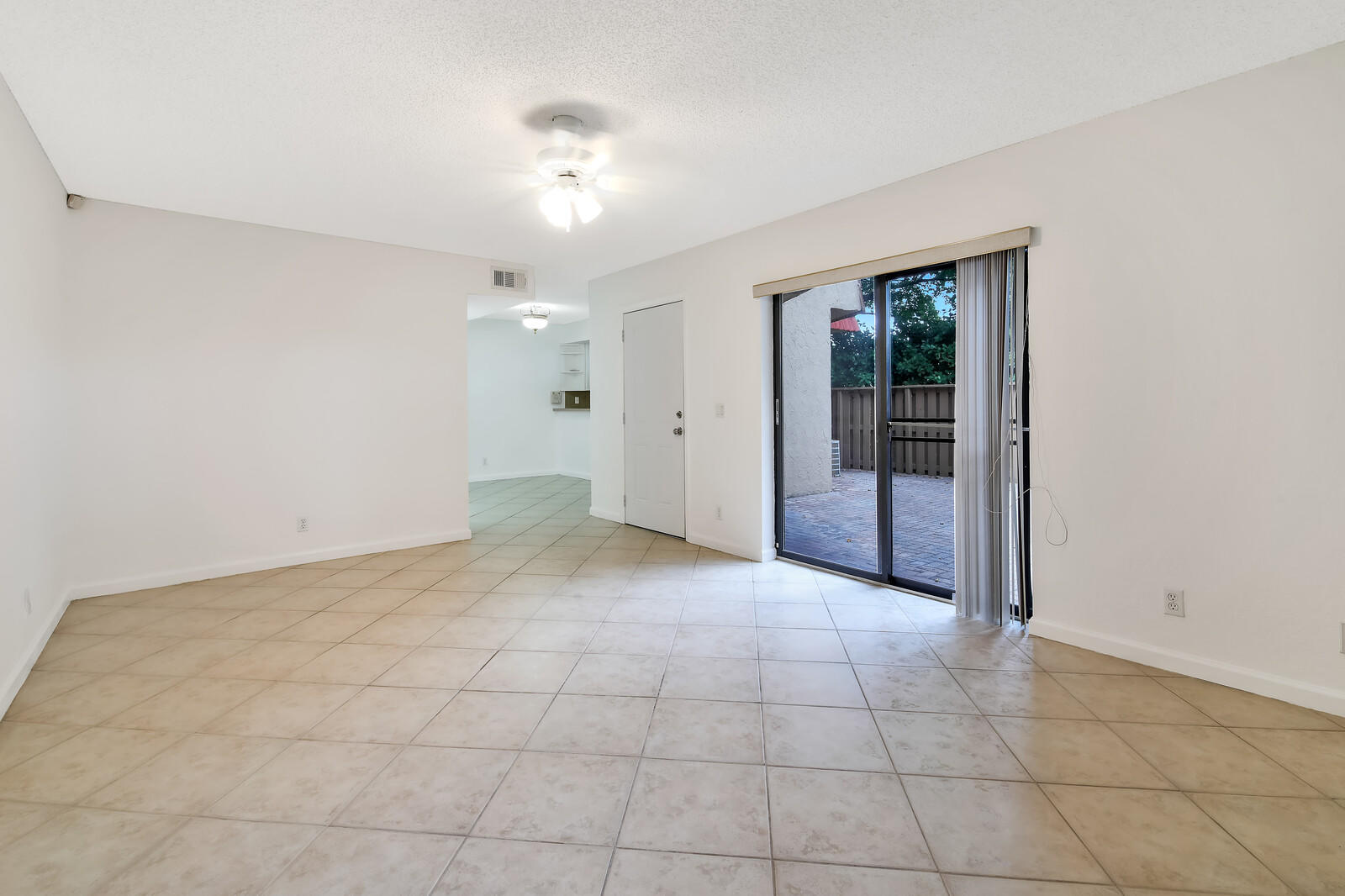 8075 Severn Drive, Unit C Boca Raton, FL 33433 - Photo 5 of 31 05_Image_5_mls