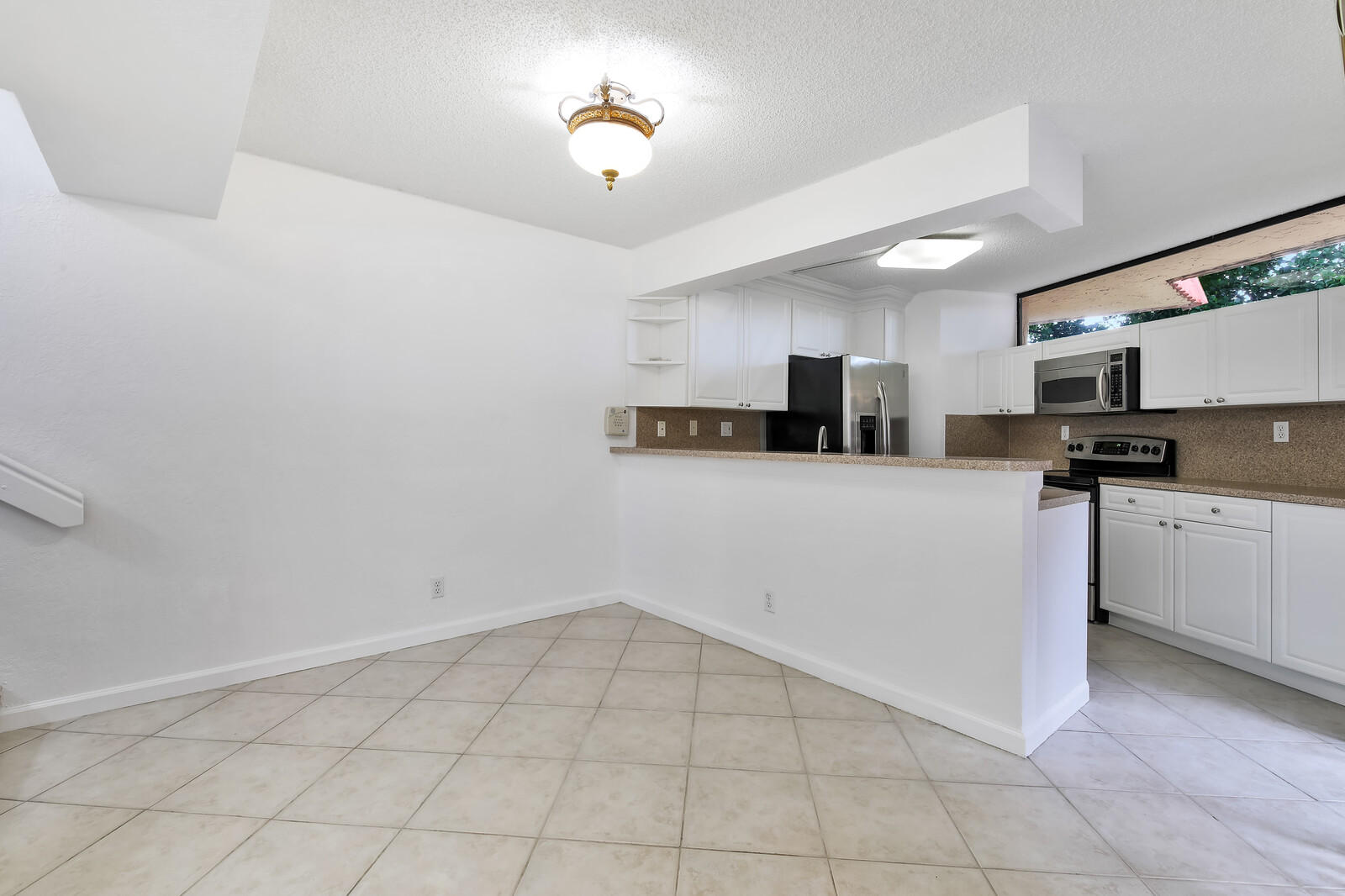 8075 Severn Drive, Unit C Boca Raton, FL 33433 - Photo 6 of 31 06_Image_6_mls