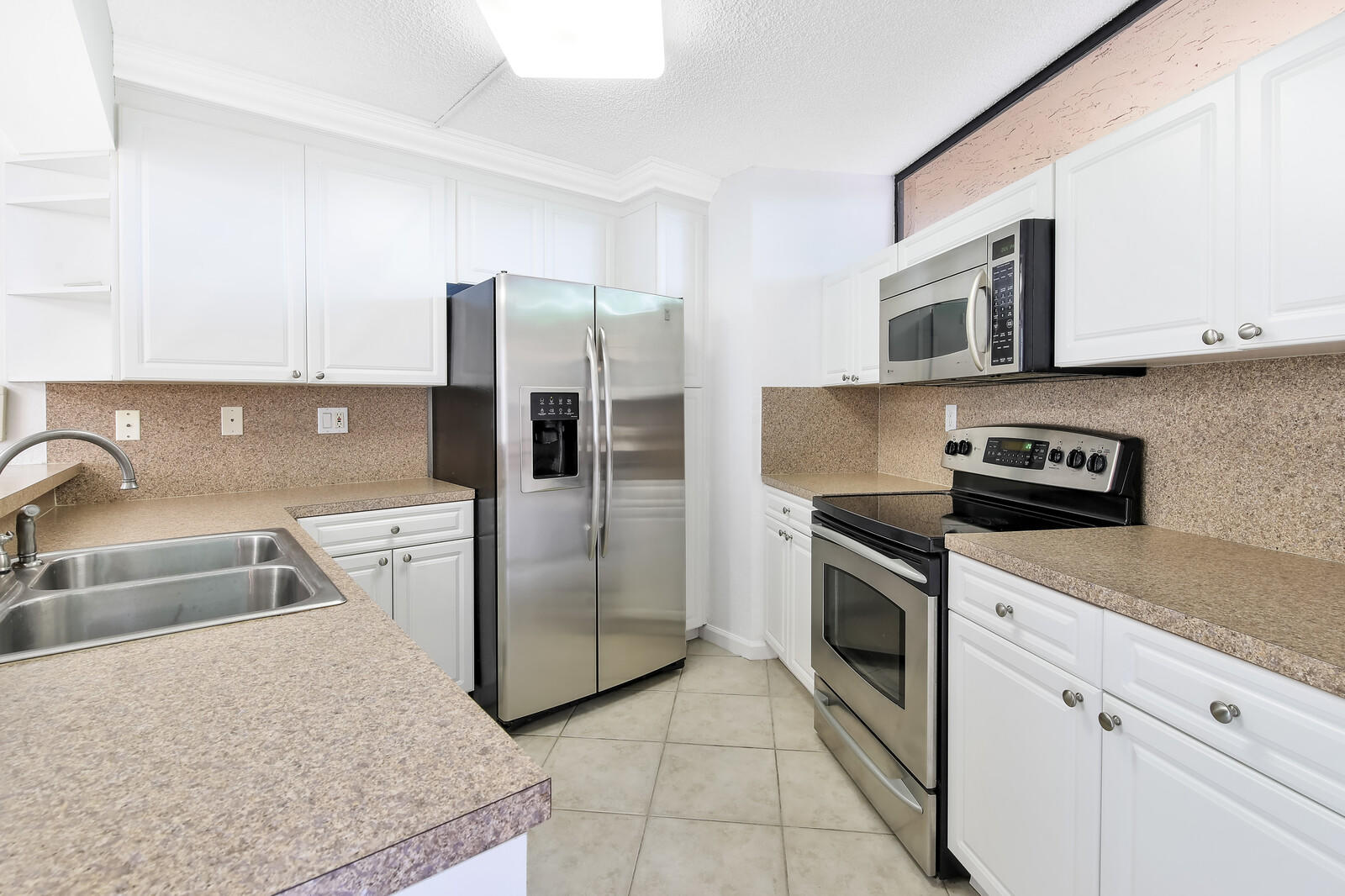 8075 Severn Drive, Unit C Boca Raton, FL 33433 - Photo 9 of 31 09_Image_9_mls