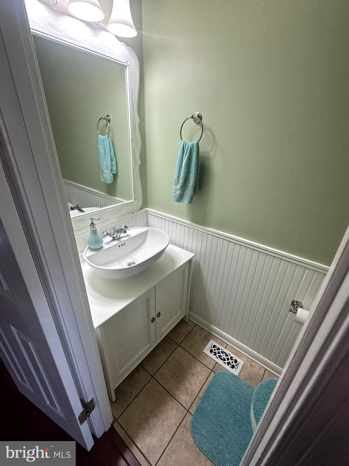 9441 Joppa Pond Road Baltimore, MD 21234 - Photo 10 of 37 Main Level Powder Room