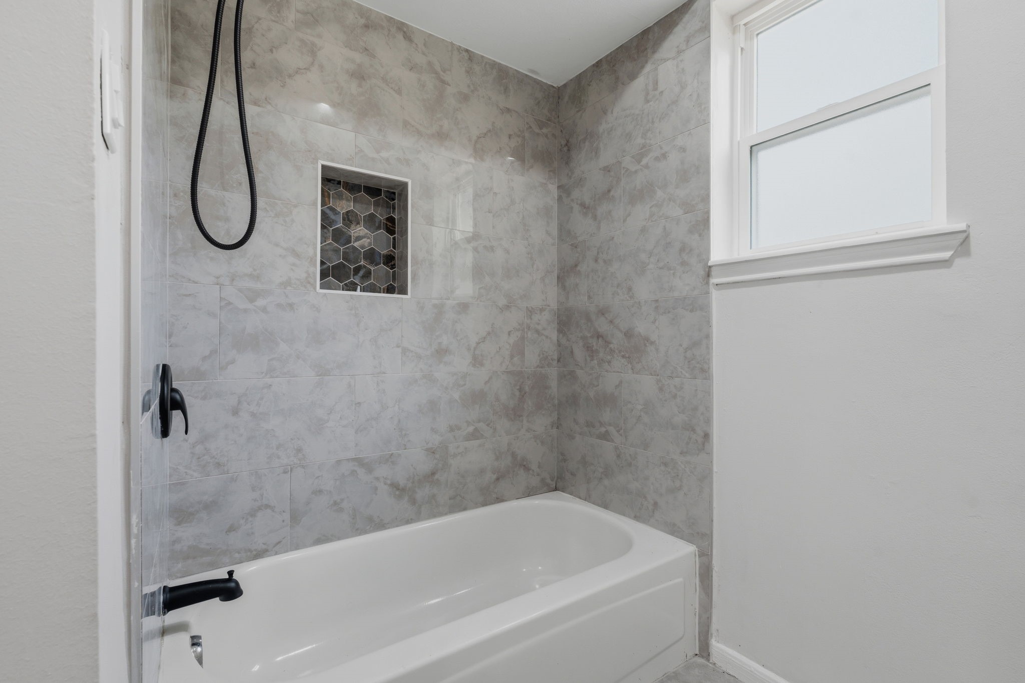 8122 Oak Moss Drive Spring, TX 77379 - Photo 22 of 36 Primary Bath
