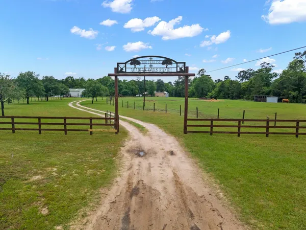 $1,350,000 | 8743 Ranch Road, Village Mills, TX 77663