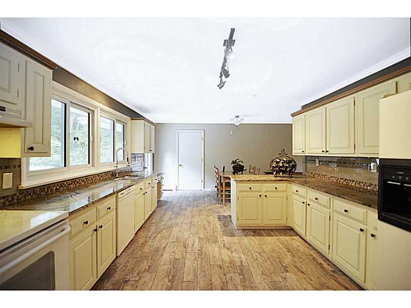 81 Post Road South Kingstown, RI 02879 - Photo 11 of 25 Kitchen.