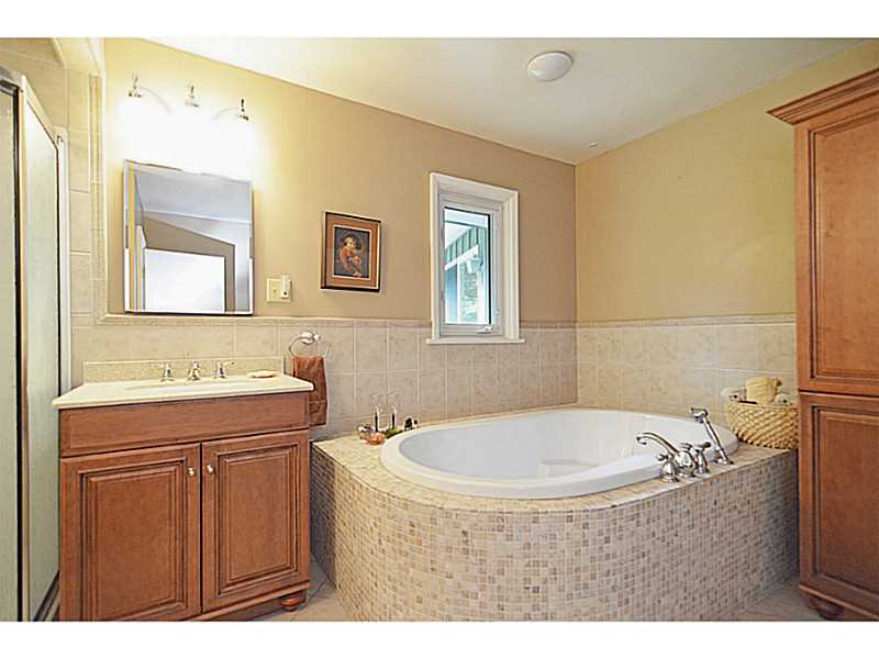 81 Post Road South Kingstown, RI 02879 - Photo 19 of 25 Master Bath/Spa.