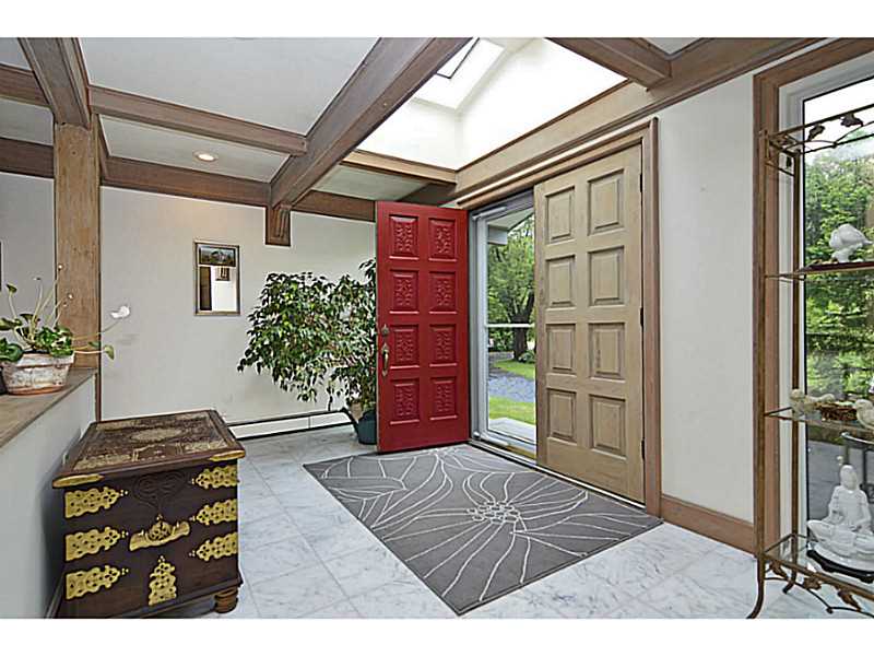 81 Post Road South Kingstown, RI 02879 - Photo 2 of 25 Entry.