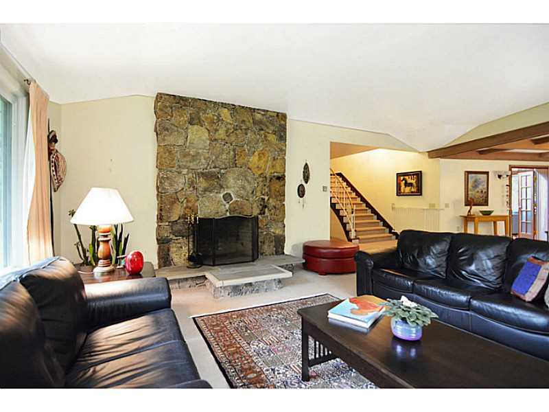 81 Post Road South Kingstown, RI 02879 - Photo 7 of 25 Den/Family/Great Room.