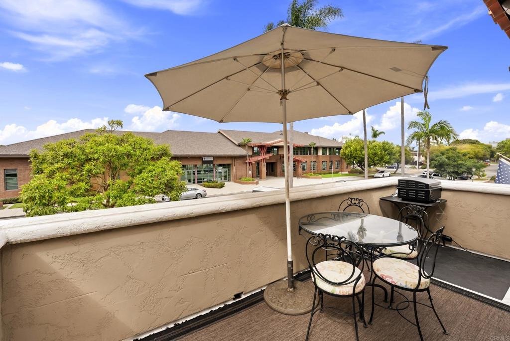 535 F Avenue, Unit 4 Coronado, CA 92118 - Photo 23 of 48 a outdoor view with a sitting space