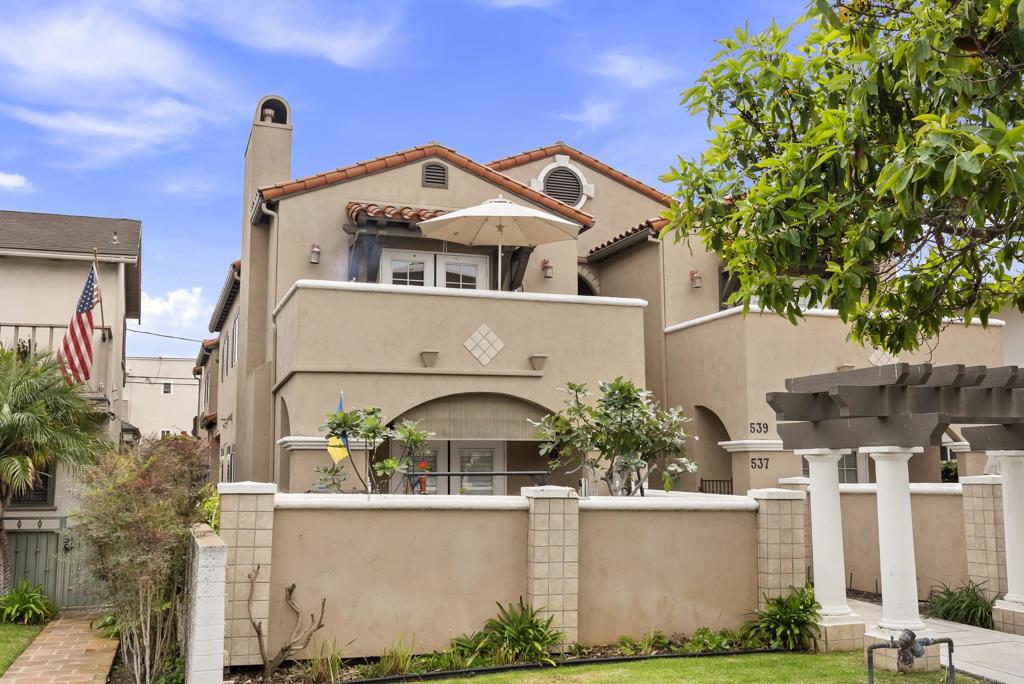 535 F Avenue, Unit 4 Coronado, CA 92118 - Photo 3 of 48 a front view of a house with garden