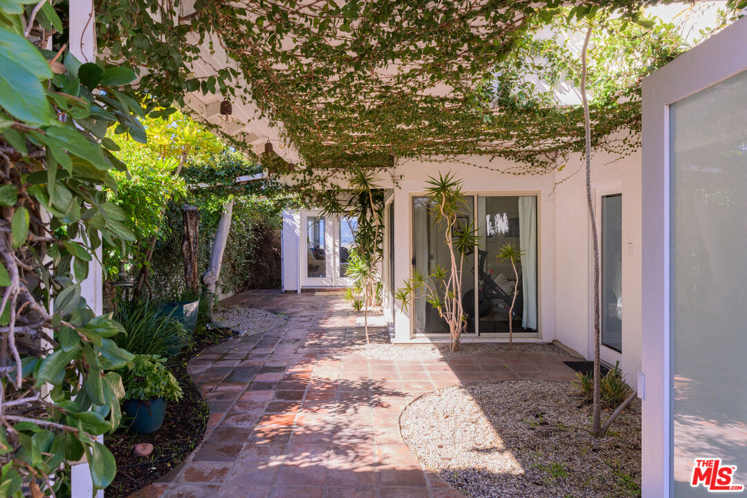 241 Rees Street Playa del Rey, CA 90293 - Photo 3 of 24