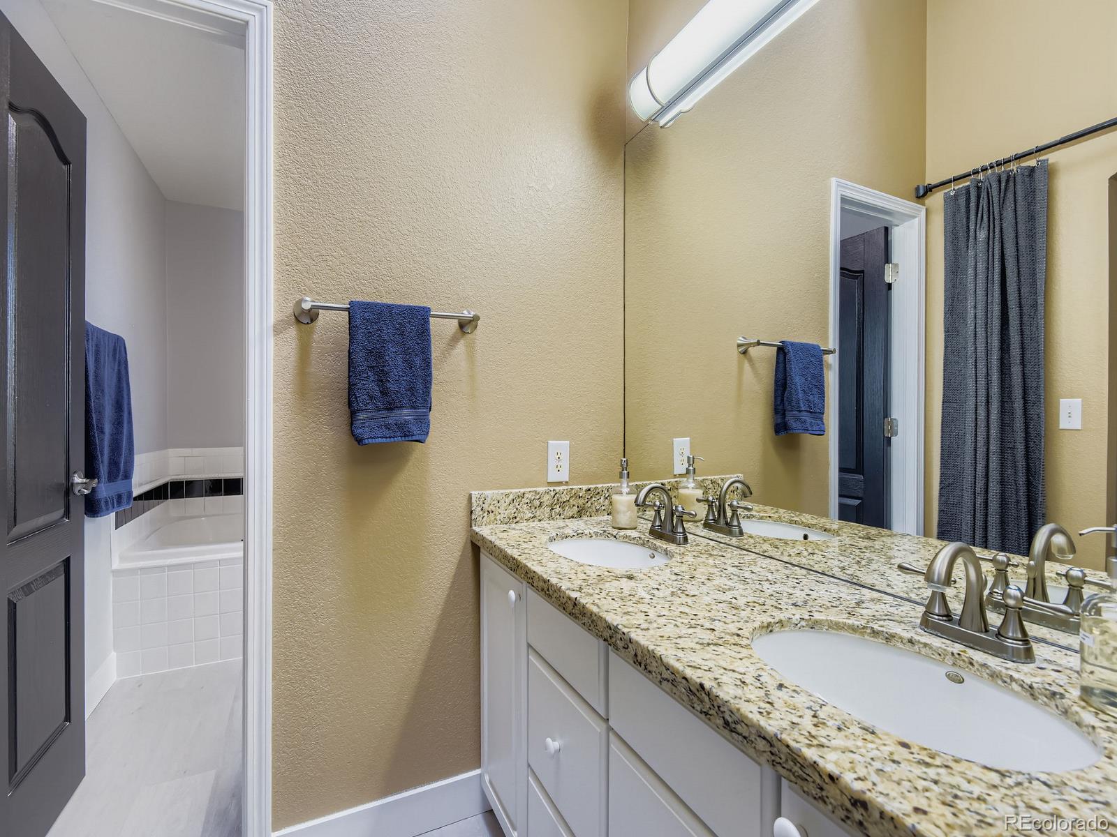 9750 Red Oakes Drive Highlands Ranch, CO 80126 - Photo 16 of 32