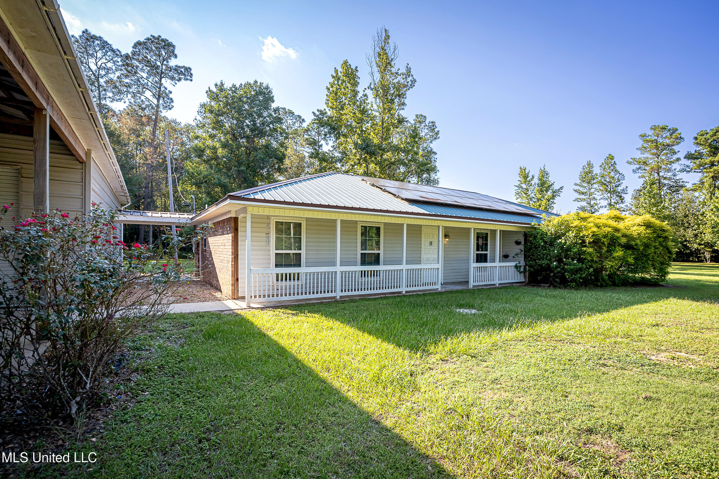 2431 Wade Glass Road Moss Point, MS 39562 - Photo 2 of 77 IMG_7713