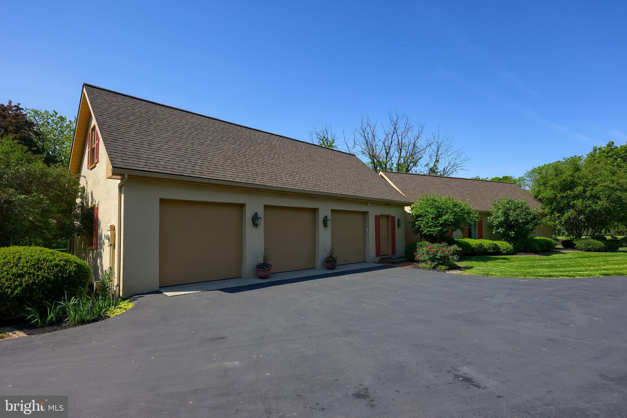 550 Stonehenge Drive Lititz, PA 17543 - Photo 38 of 45 3-car garage