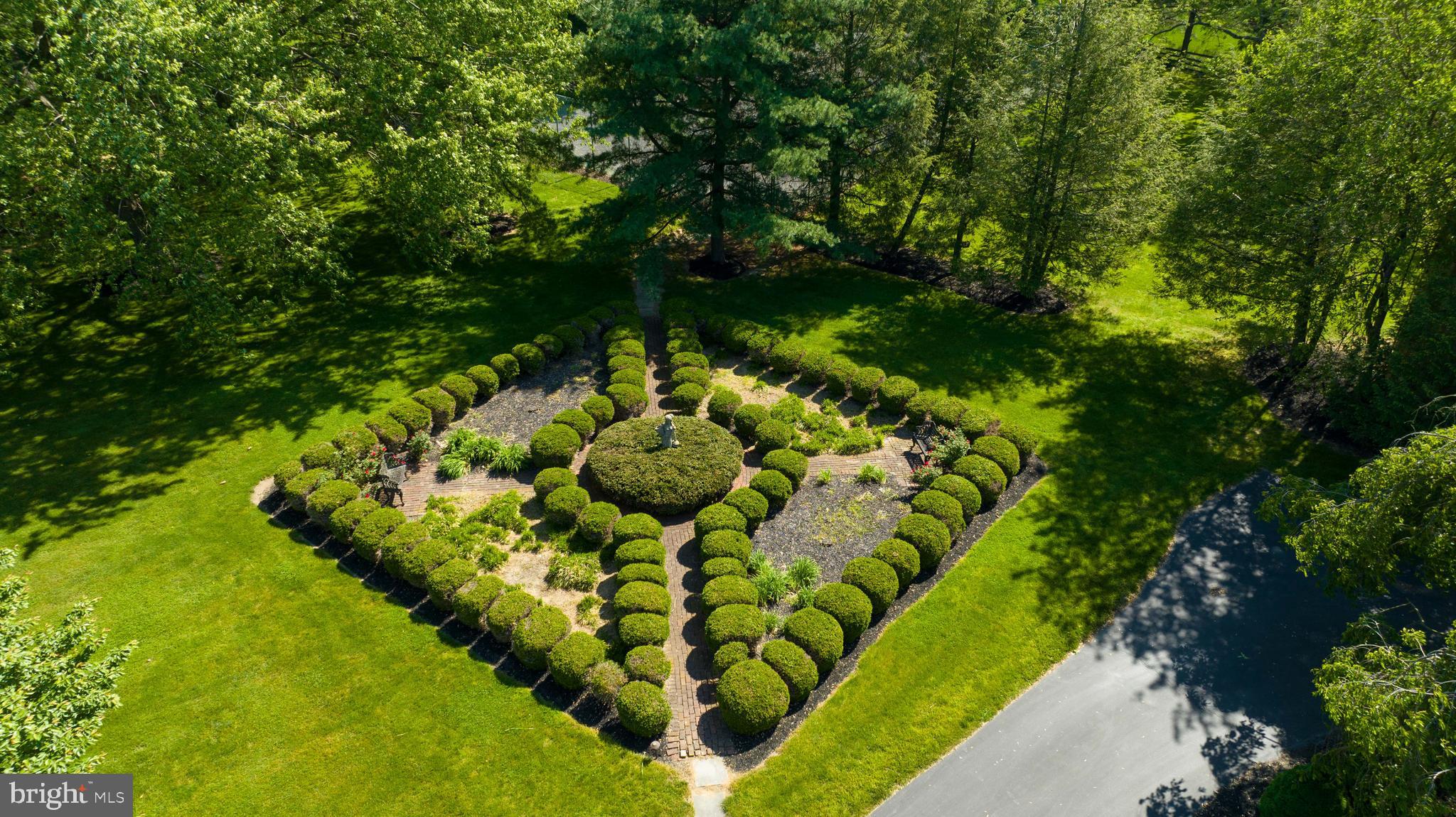 550 Stonehenge Drive Lititz, PA 17543 - Photo 5 of 45 Boxwood garden