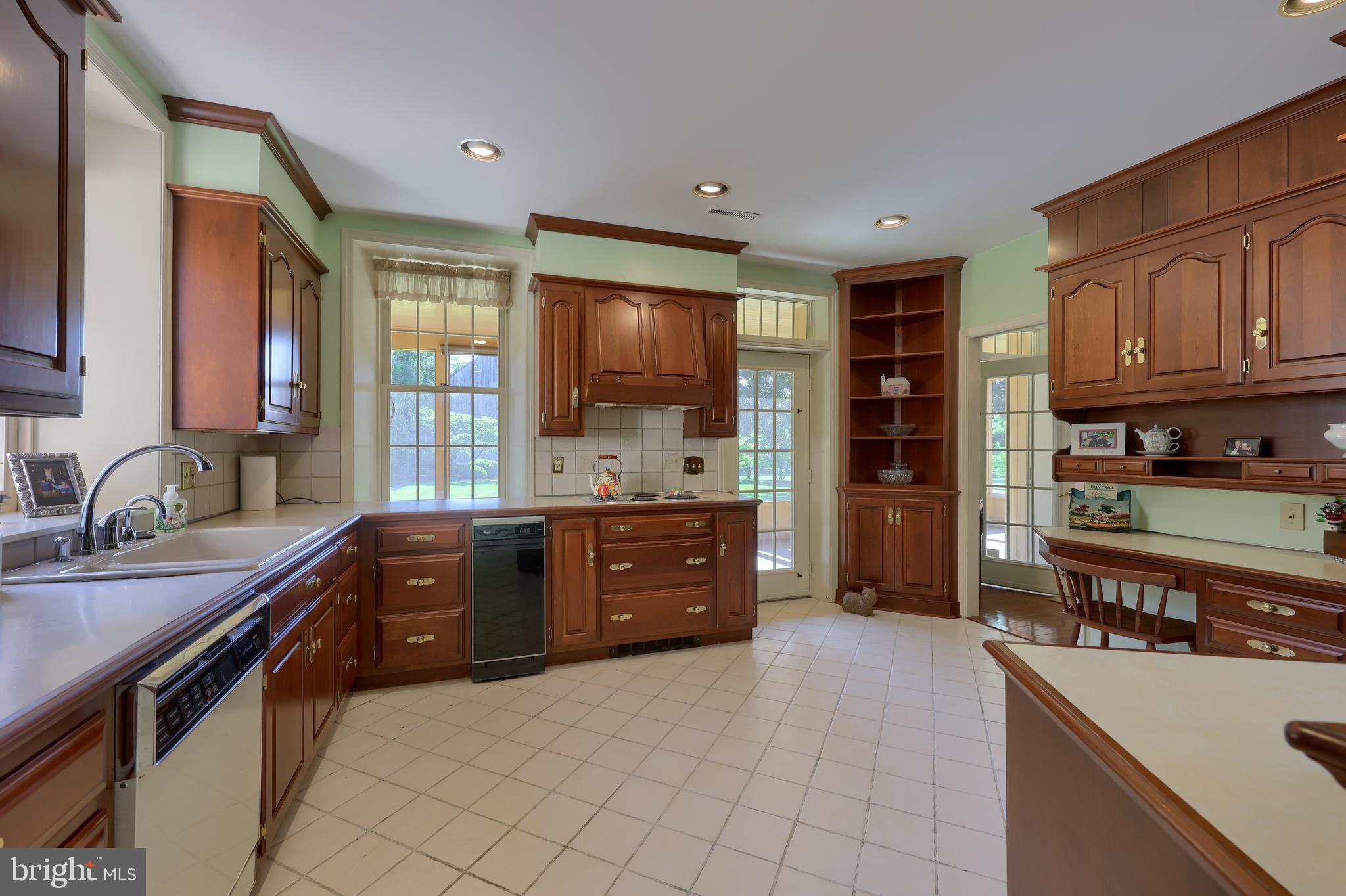 550 Stonehenge Drive Lititz, PA 17543 - Photo 9 of 45