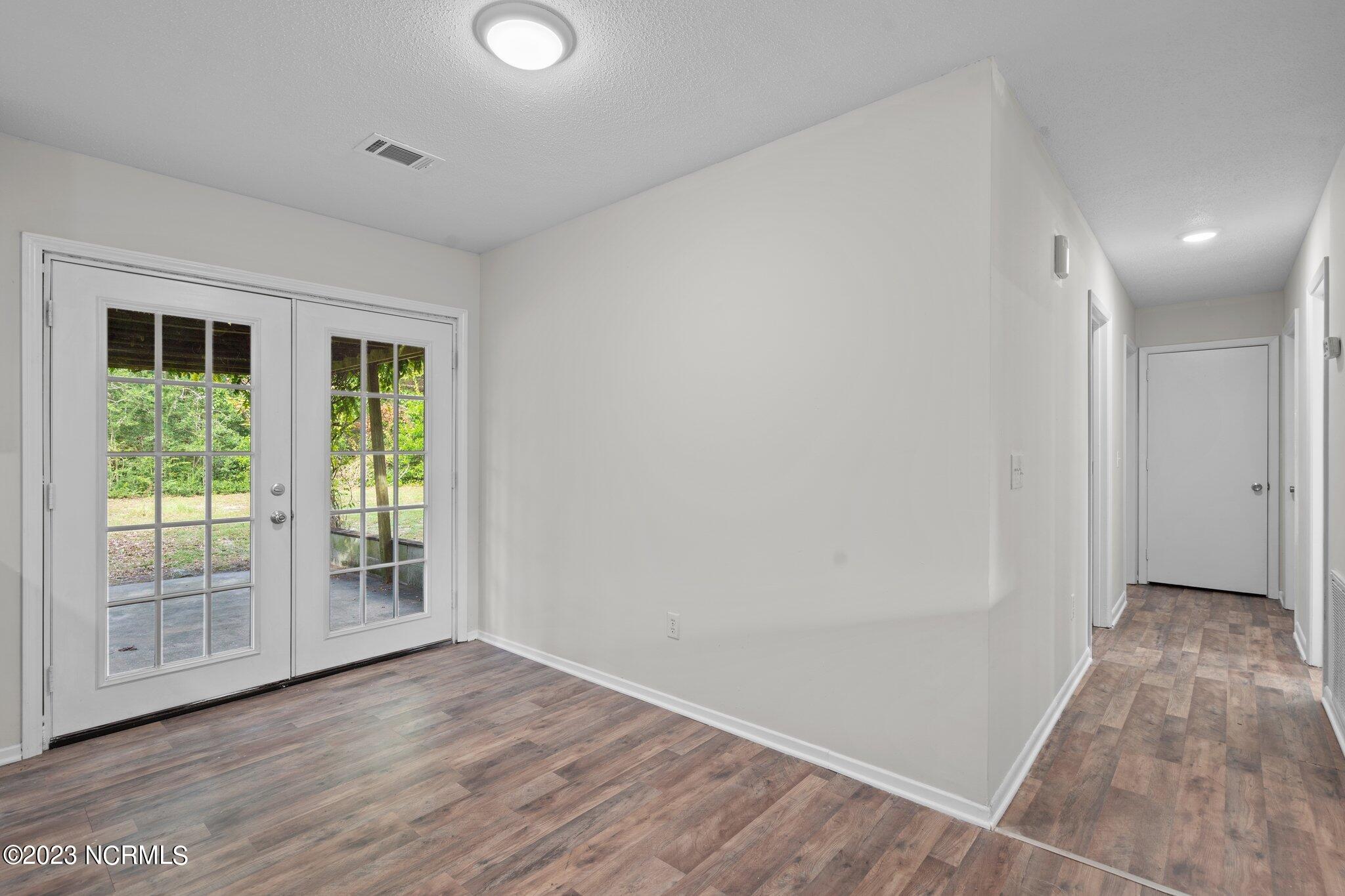 534 Cathay Road Wilmington, NC 28412 - Photo 9 of 28 39-web-or-mls-DSC08780