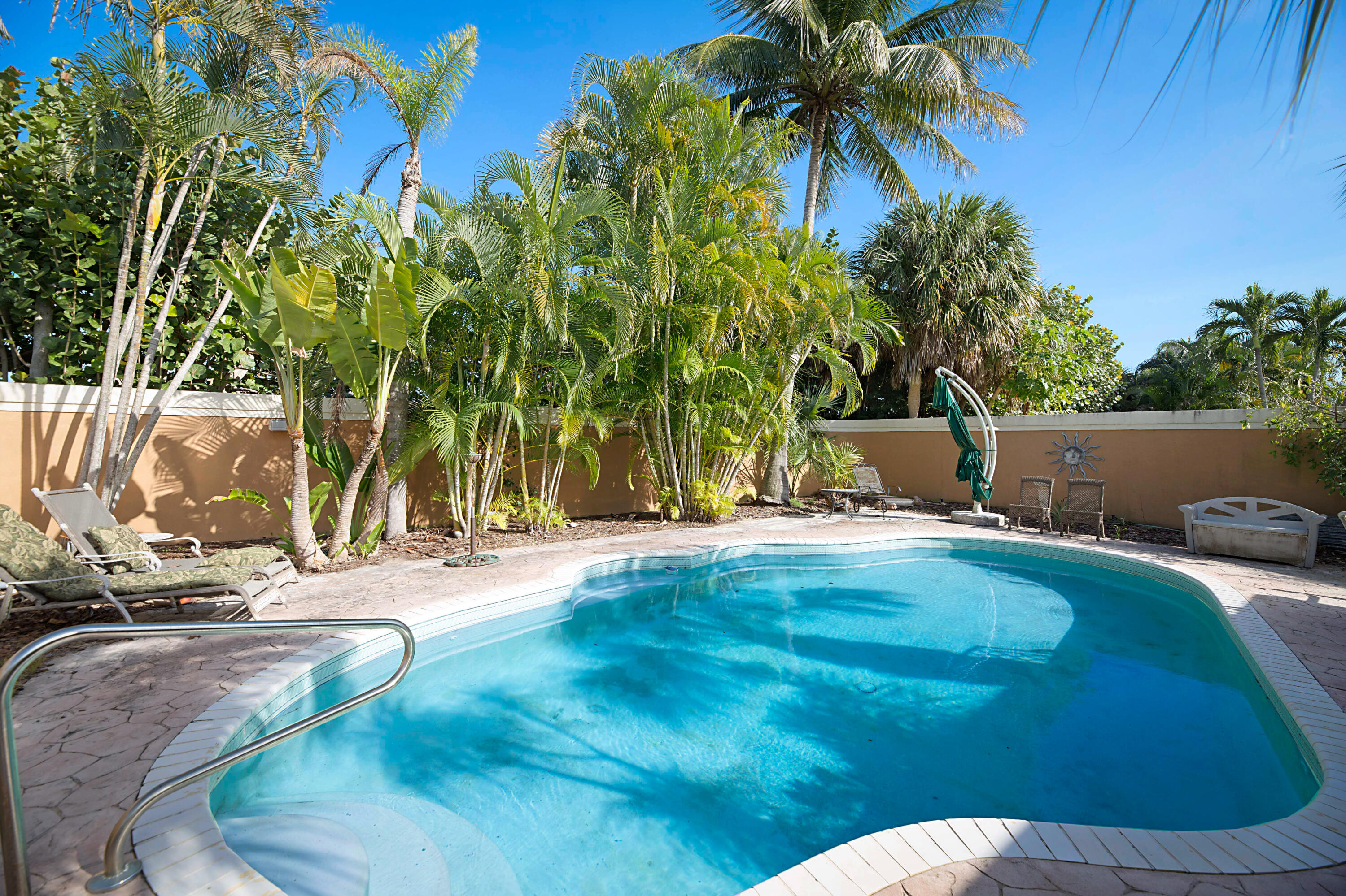 113 Seashore Drive Jupiter, FL 33477 - Photo 5 of 19 a view of backyard with swimming pool