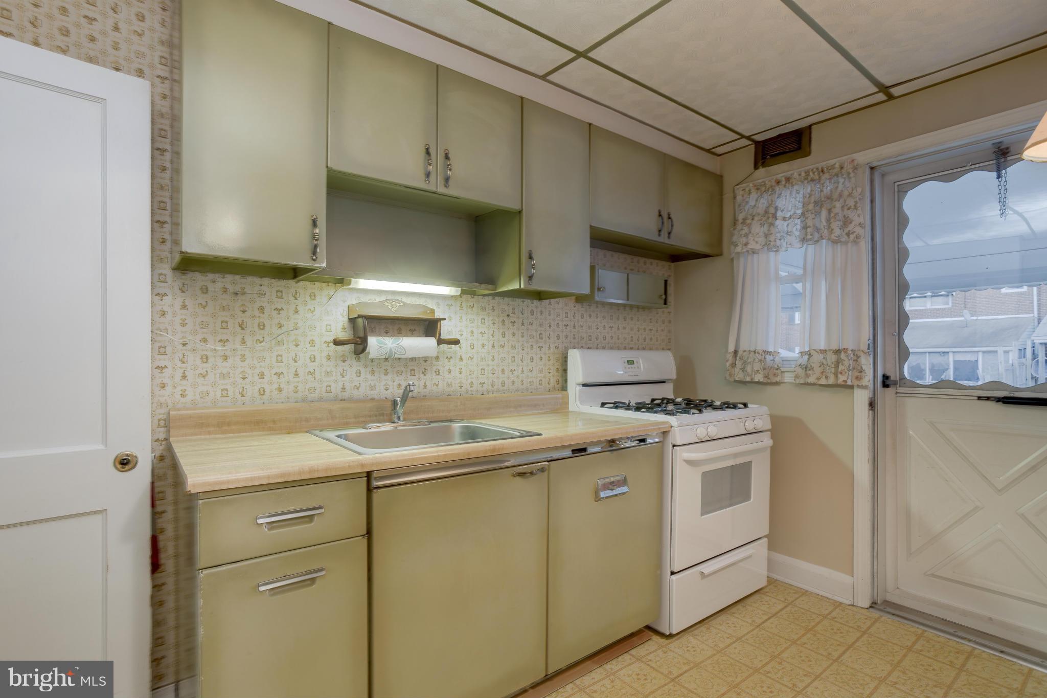 607 Middlesex Road Baltimore, MD 21221 - Photo 6 of 15 Kitchen