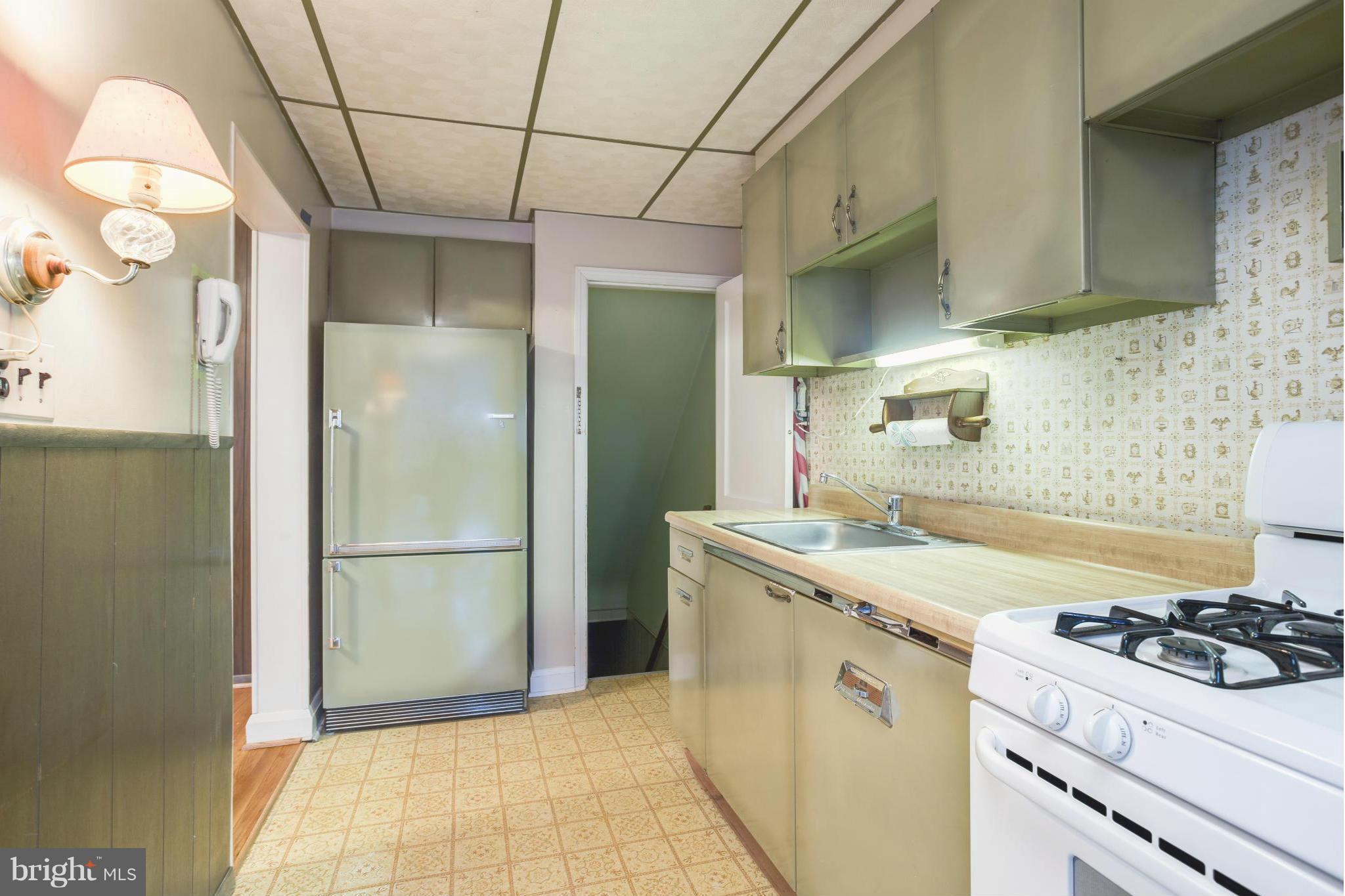 607 Middlesex Road Baltimore, MD 21221 - Photo 7 of 15 Kitchen