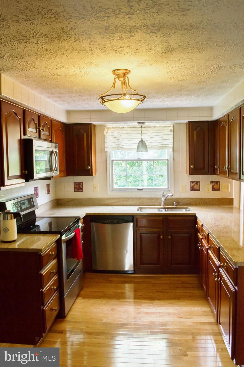 9216 Briarchip Street Laurel, MD 20708 - Photo 21 of 30 Kitchen