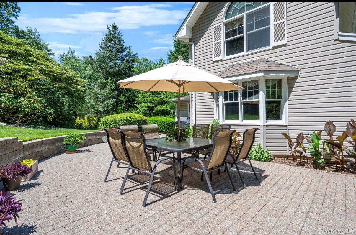 111 Stony Hollow Road Centerport, NY 11721 - Photo 25 of 33