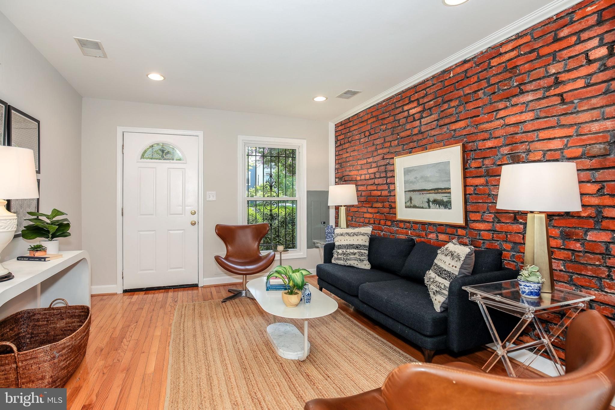 907 12th Street Southeast Washington, DC 20003 - Photo 4 of 24