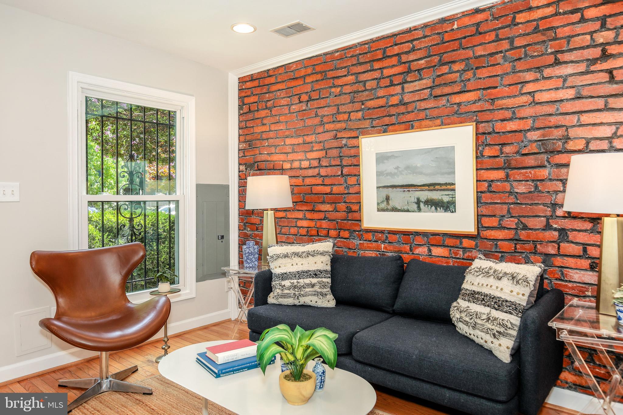 907 12th Street Southeast Washington, DC 20003 - Photo 5 of 24