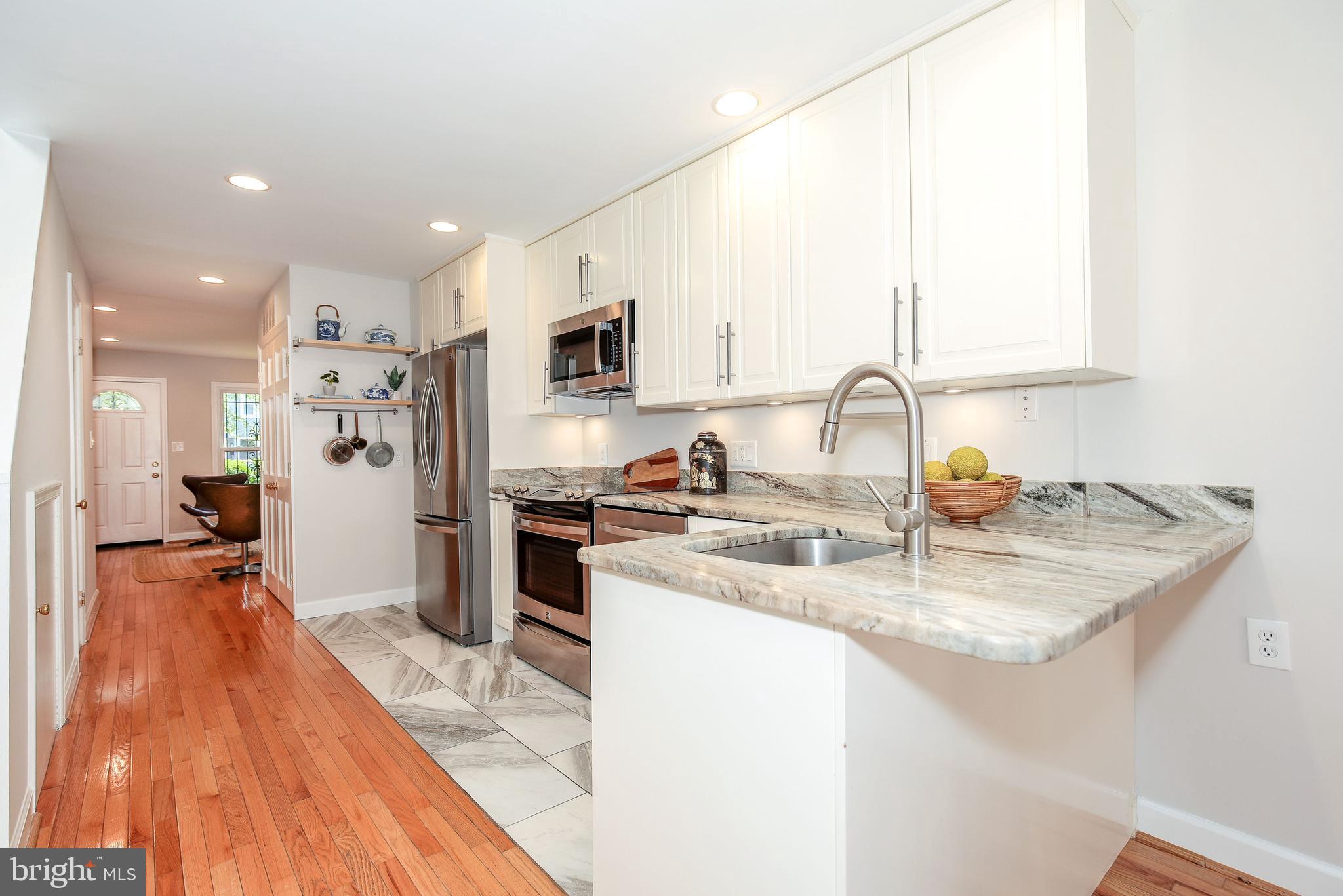 907 12th Street Southeast Washington, DC 20003 - Photo 8 of 24