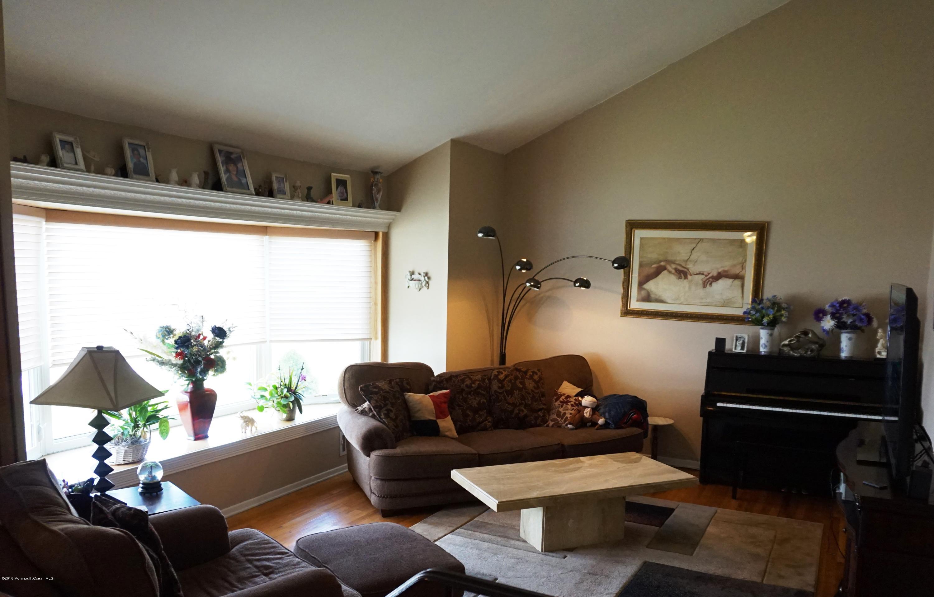 33 South Westfield Road Howell, NJ 07731 - Photo 3 of 18 Spacious Living Room