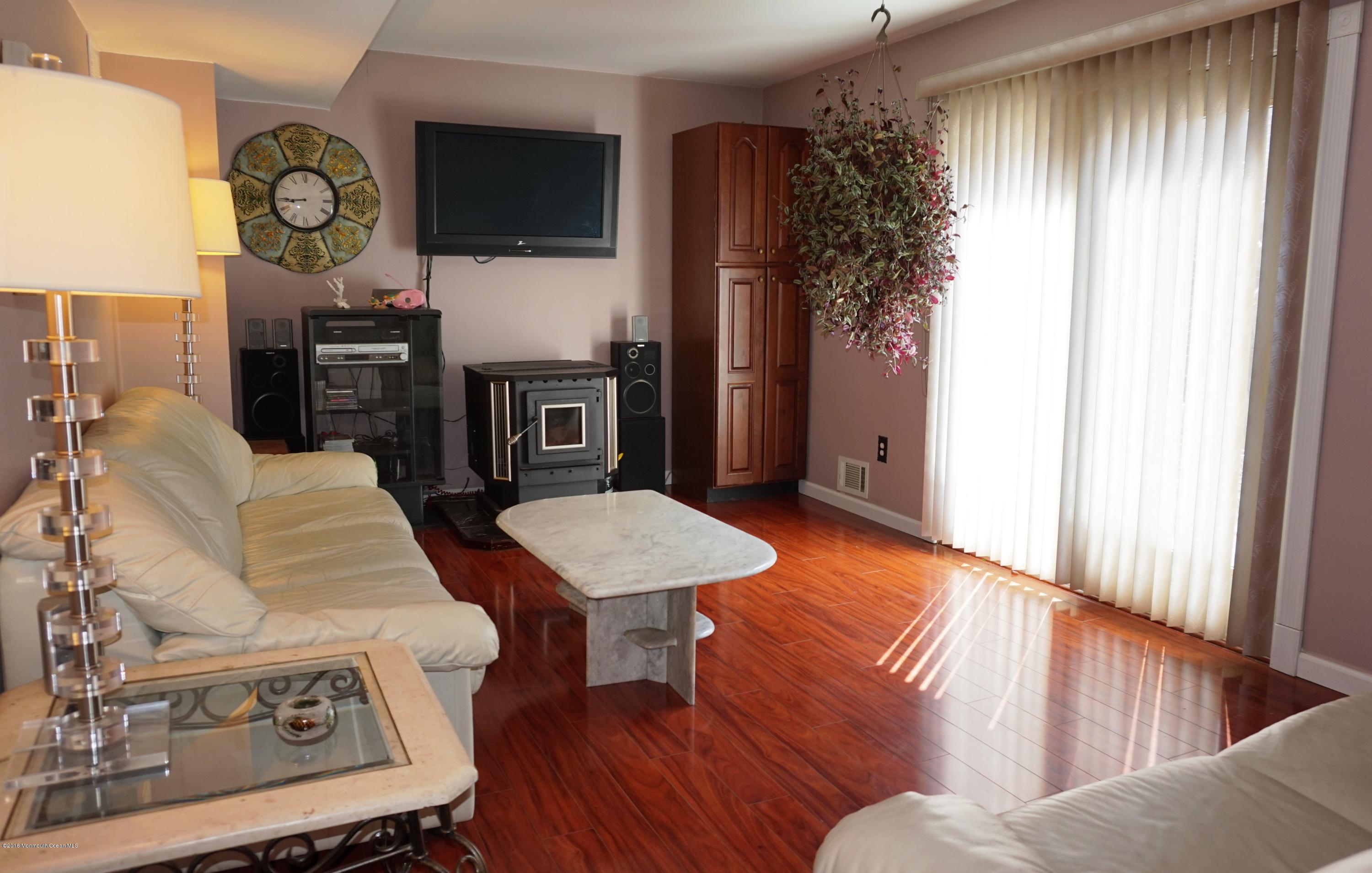 33 South Westfield Road Howell, NJ 07731 - Photo 8 of 18 Spacious Family Room