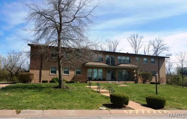 $132,000 | 4 Delcrest Court, Unit 201, St. Louis, MO 63124