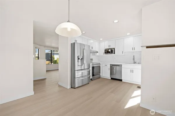 $4,500 | 917 North 100th Street, Seattle, WA 98103