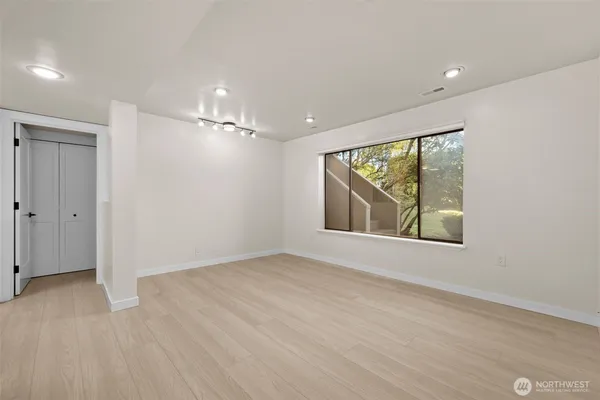 $4,500 | 917 North 100th Street, Seattle, WA 98103