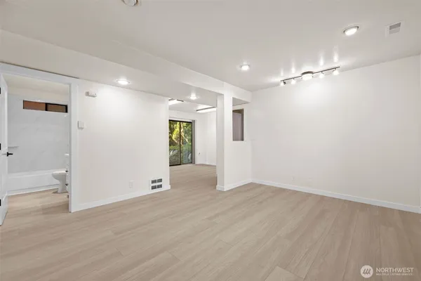 $4,500 | 917 North 100th Street, Seattle, WA 98103