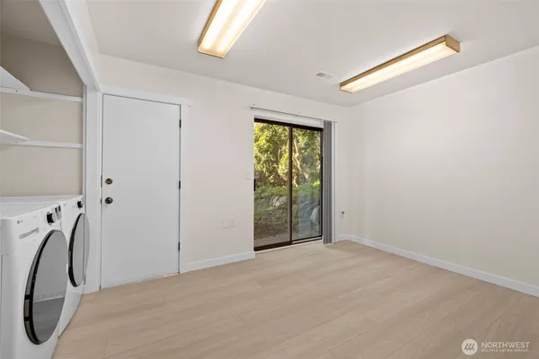 $4,500 | 917 North 100th Street, Seattle, WA 98103