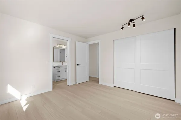 $4,500 | 917 North 100th Street, Seattle, WA 98103