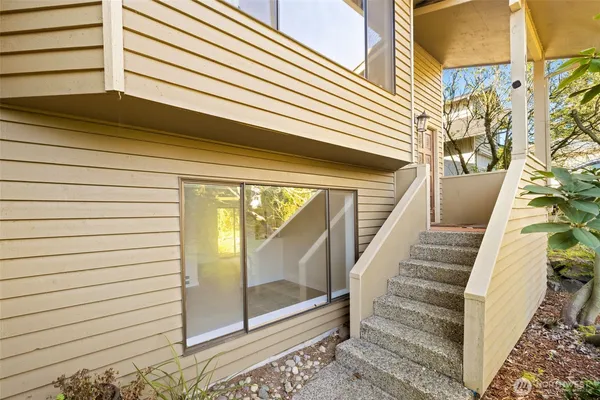 $4,500 | 917 North 100th Street, Seattle, WA 98103