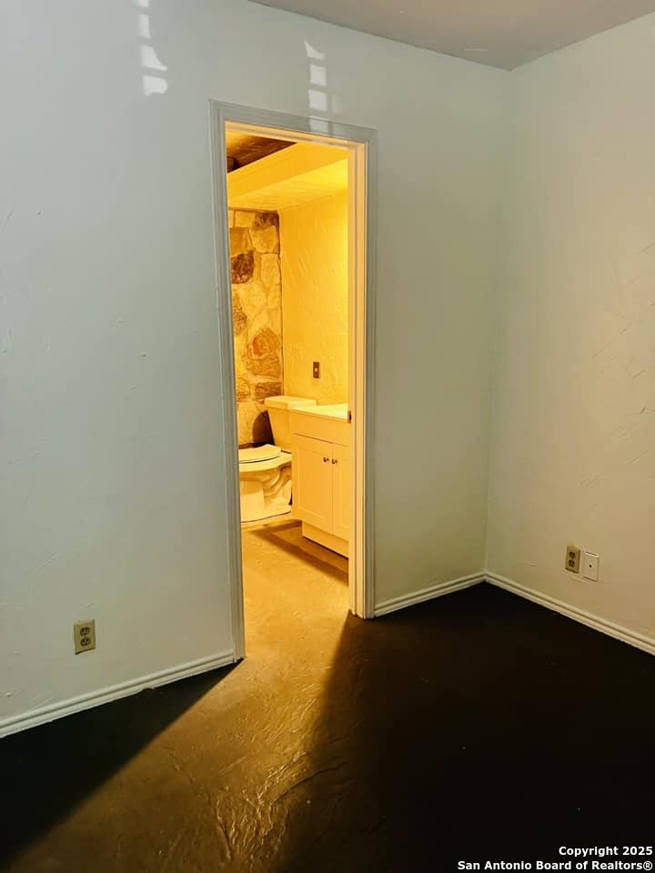 8655 Datapoint, Unit 404 San Antonio, TX 78229 - Photo 19 of 25 an empty room with a window